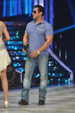 Salman Khan on the sets of Jhalak 6 in Mumbai on 27th Aug 2013 (116).JPG